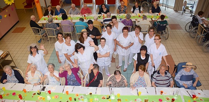 maison de retraite barbecue juin2015