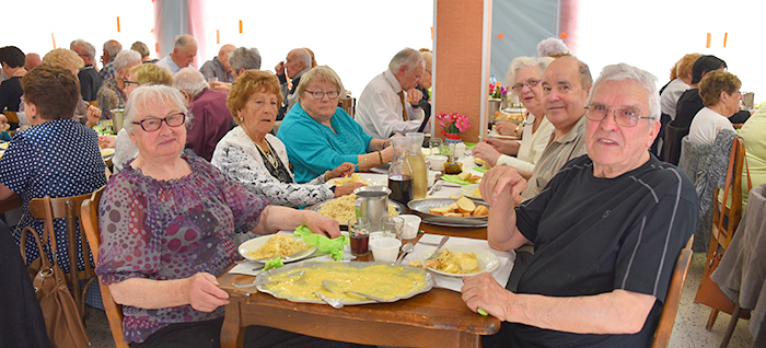 ainés repas de mai 2016