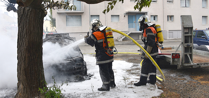 voiture incendiée à l'Aiguille